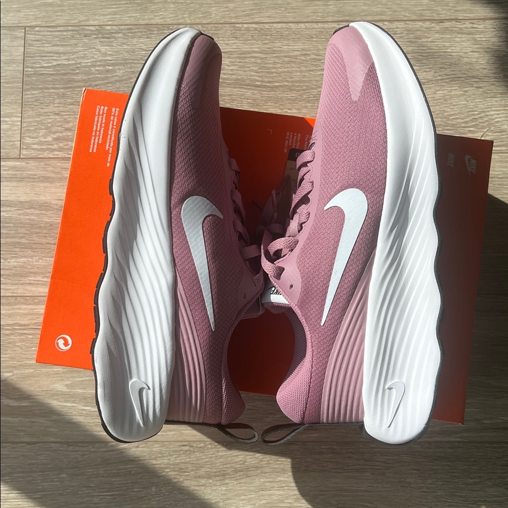 NIB Nike Promina Women's plum Dust Sneakers size 11
